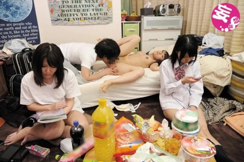 Bất chấp can ngăn của gia đình, những nữ sinh bán thân kiếm tiền