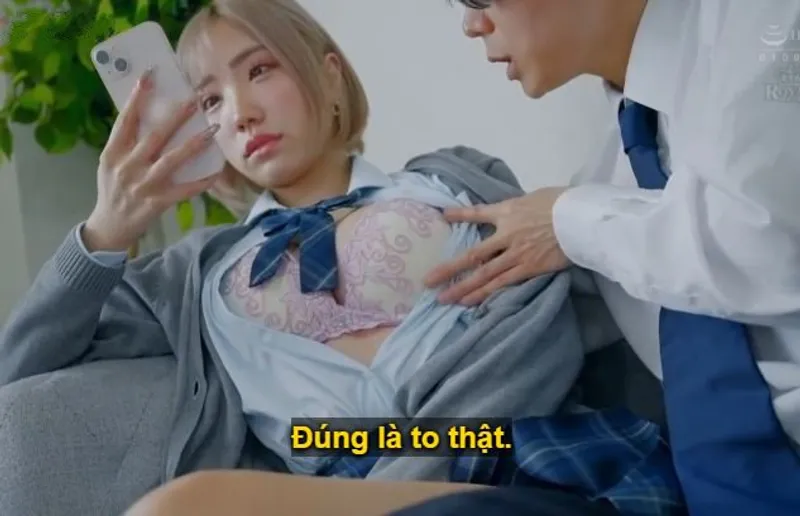 Cô nữ sinh băng giá ấy chỉ khao khát tiền bạc, anh muốn hành hạ em ra sao cũng được.