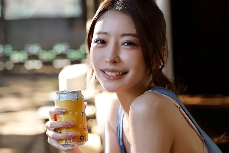 Nắc chị cạnh bên nhà xinh đẹp khi về quê